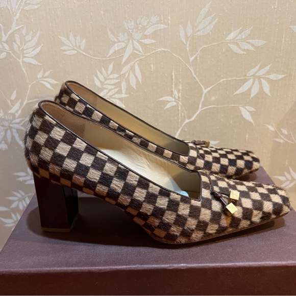 Louis Vuitton Damier Pattern Fur Heeled Shoes - Picture 2 of 7
